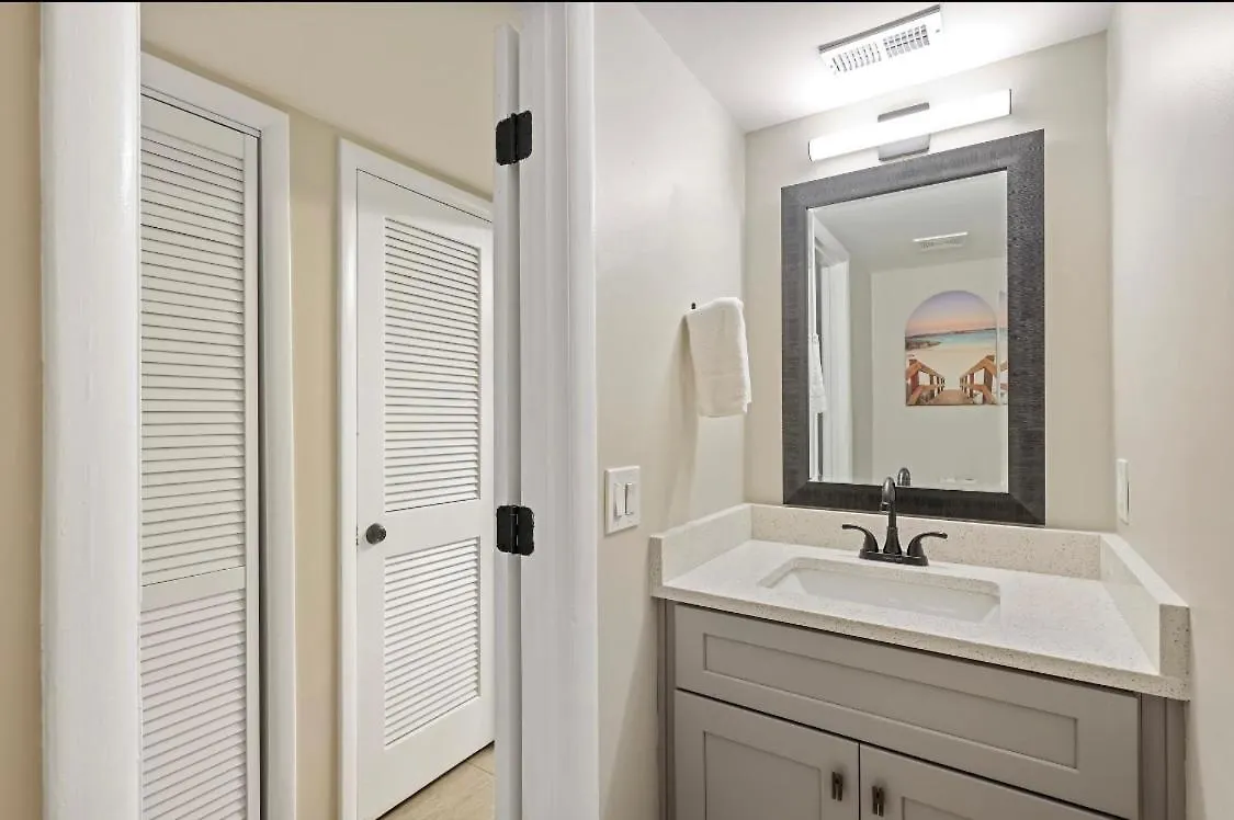 #81 Beautiful Large 2 Assigned Parking Pool Pet Friendly Near All Hilton Head Island 0*,  United States