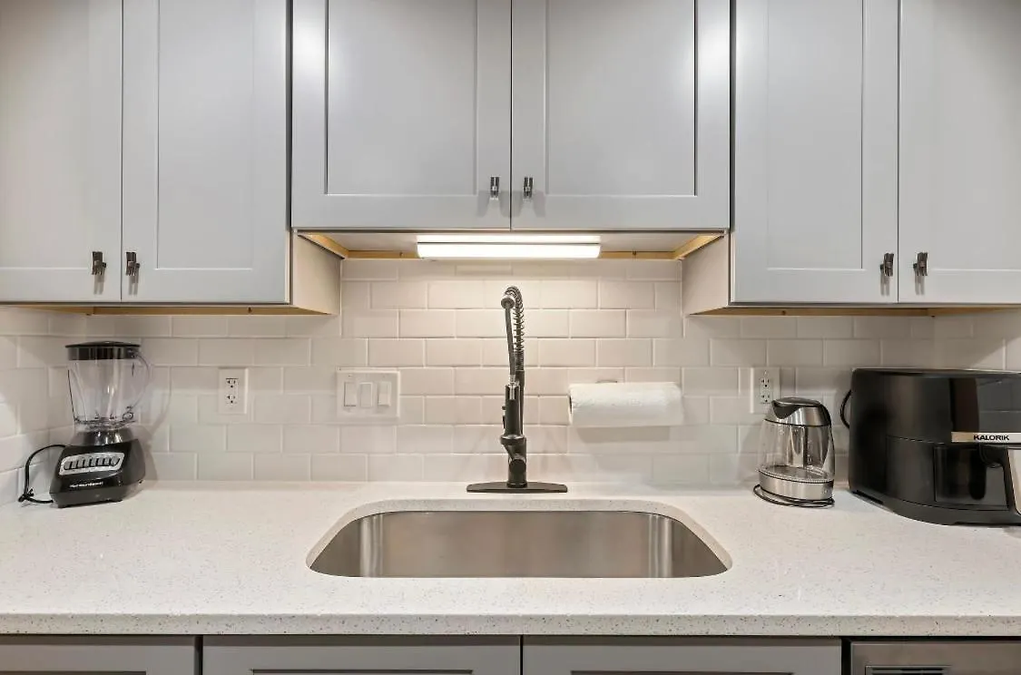 Apartment #81 Beautiful Large 2 Assigned Parking Pool Pet Friendly Near All Hilton Head Island