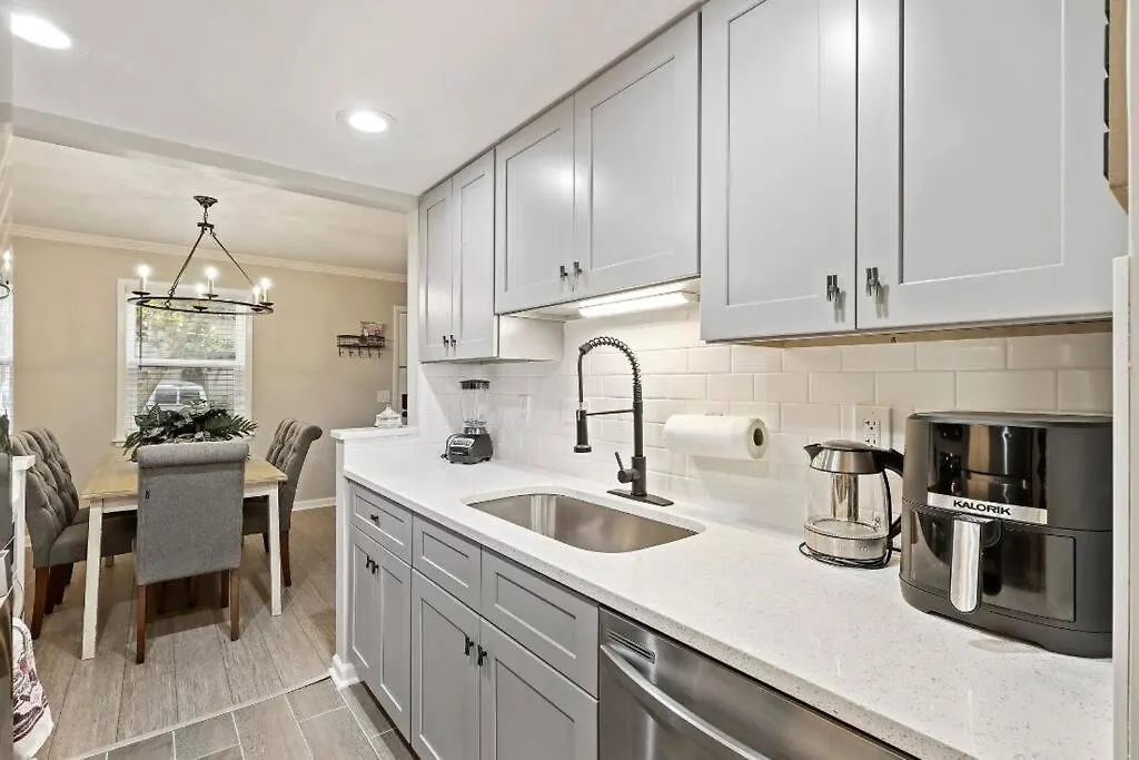 #81 Beautiful Large 2 Assigned Parking Pool Pet Friendly Near All Hilton Head Island